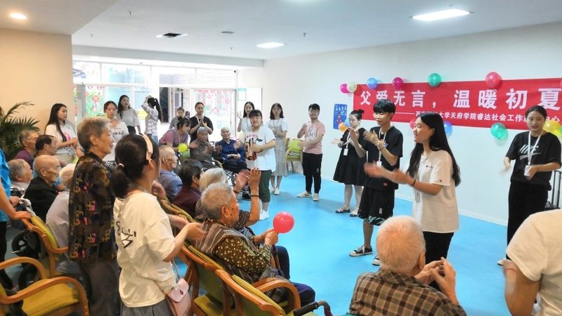 成都医养结合：失能老人护理的多元选择与科学评估